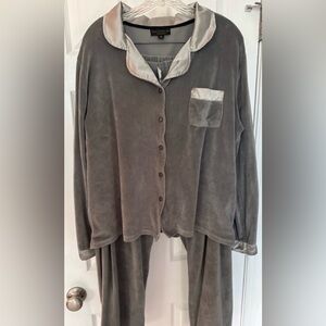 House of Harlow 1960 Loungewear-2 pc. Pajamas Gray Velour w/Satin collar,trim XL